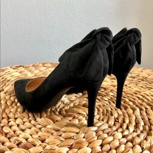 Jessica Simpson Bow Back Pumps
